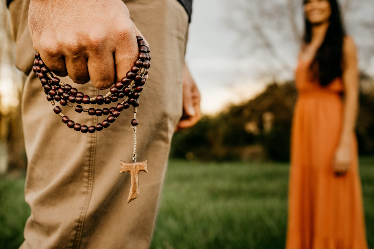 Różaniec sposobem zbliżania się do Matki Bożej - Karmel.pl